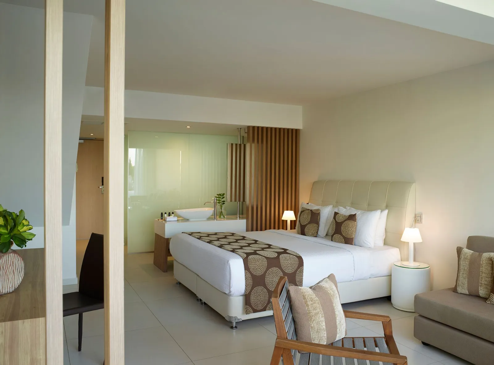 Premium Swim Up Double Room with Garden View - 33m²
