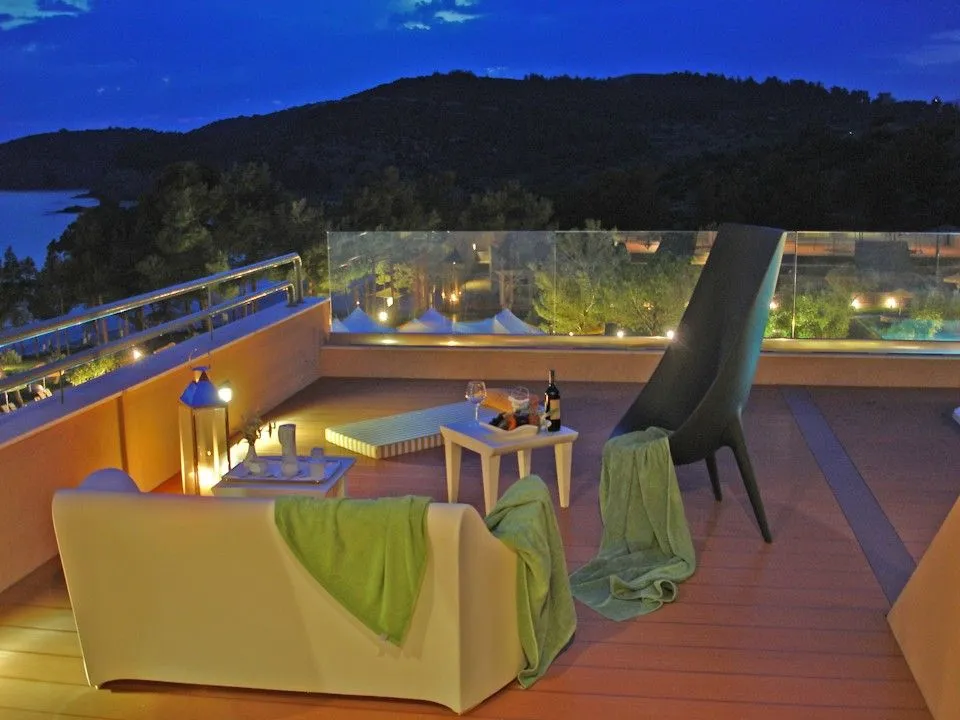 VIP Suite with Sea View and Outdoor Jacuzzi