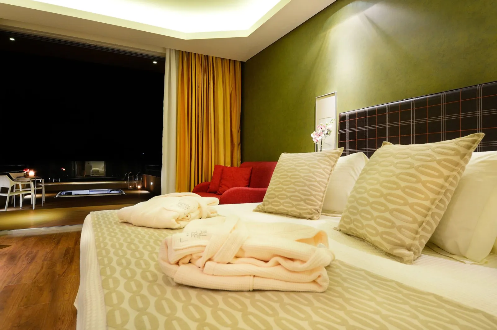 Royal Room with Sea View and Outdoor Jacuzzi
