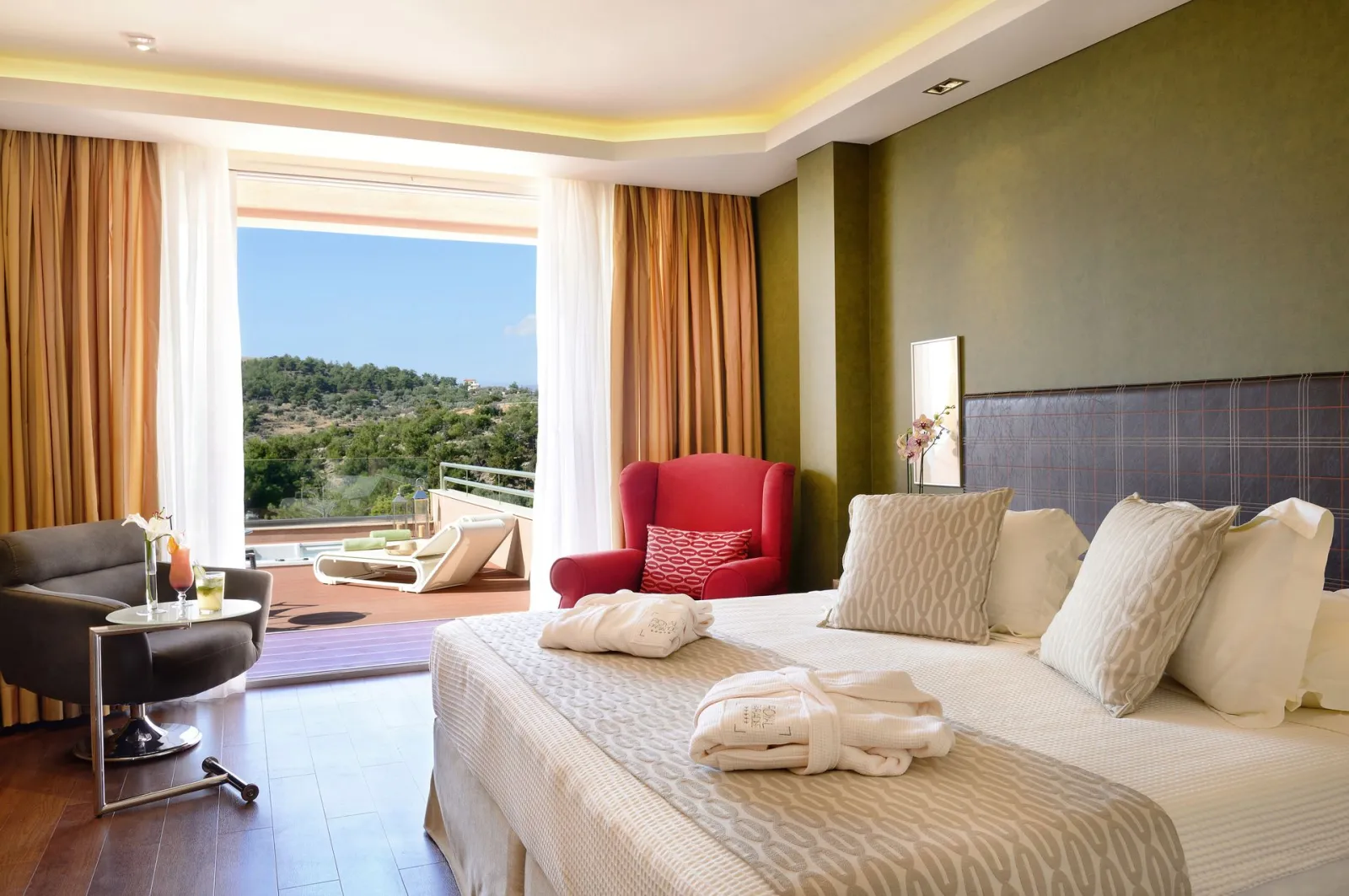 Royal Room with Sea View and Outdoor Jacuzzi