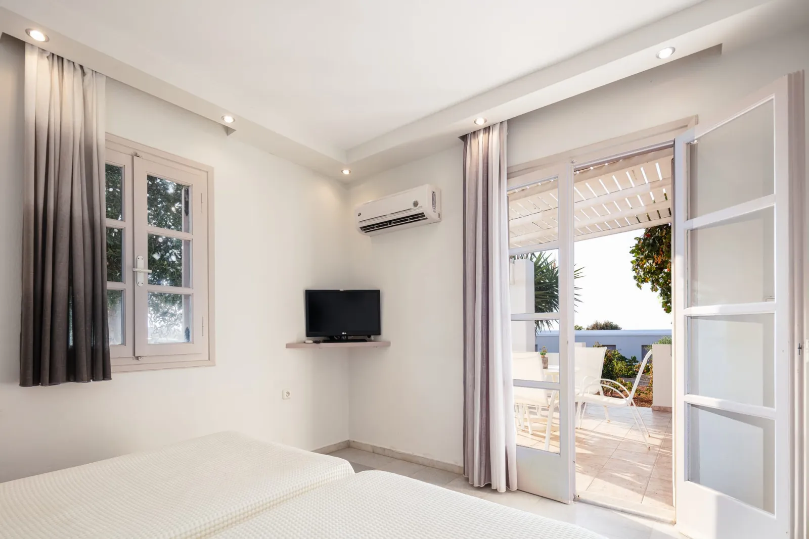 Aegean One Bedroom Apartment with Terrace &amp; Garden View