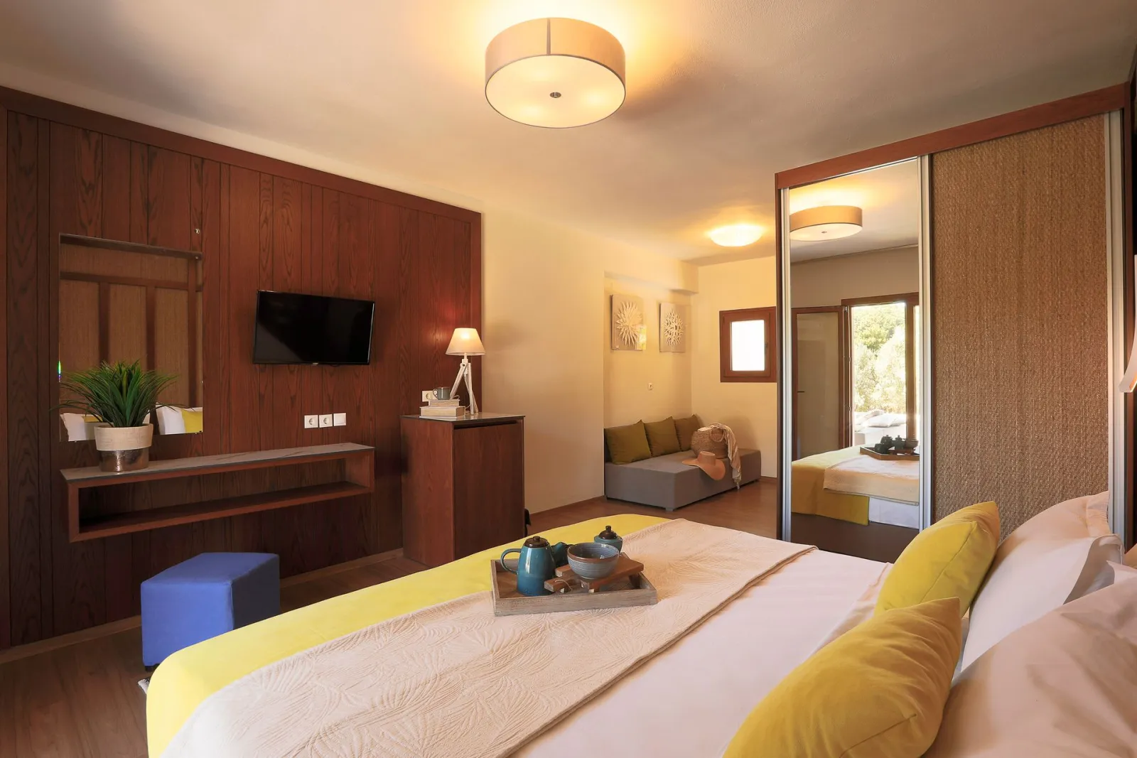 Suite with outdoor Hot Tub