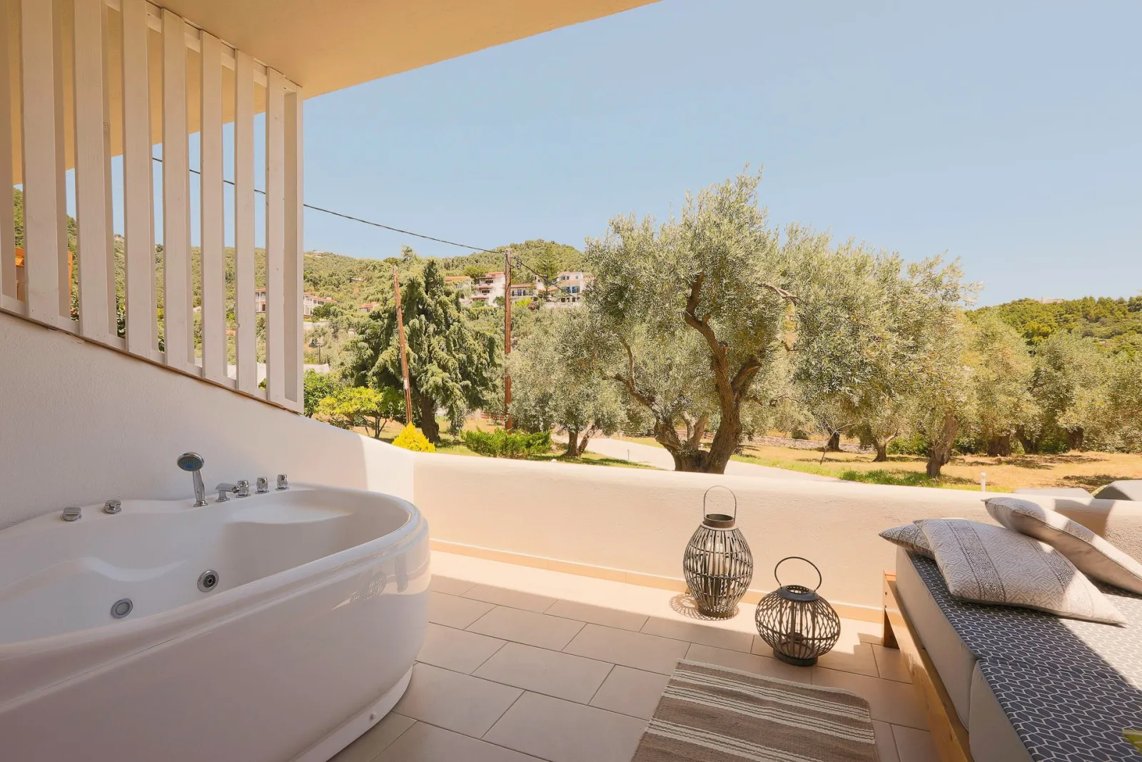 Suite with outdoor Hot Tub