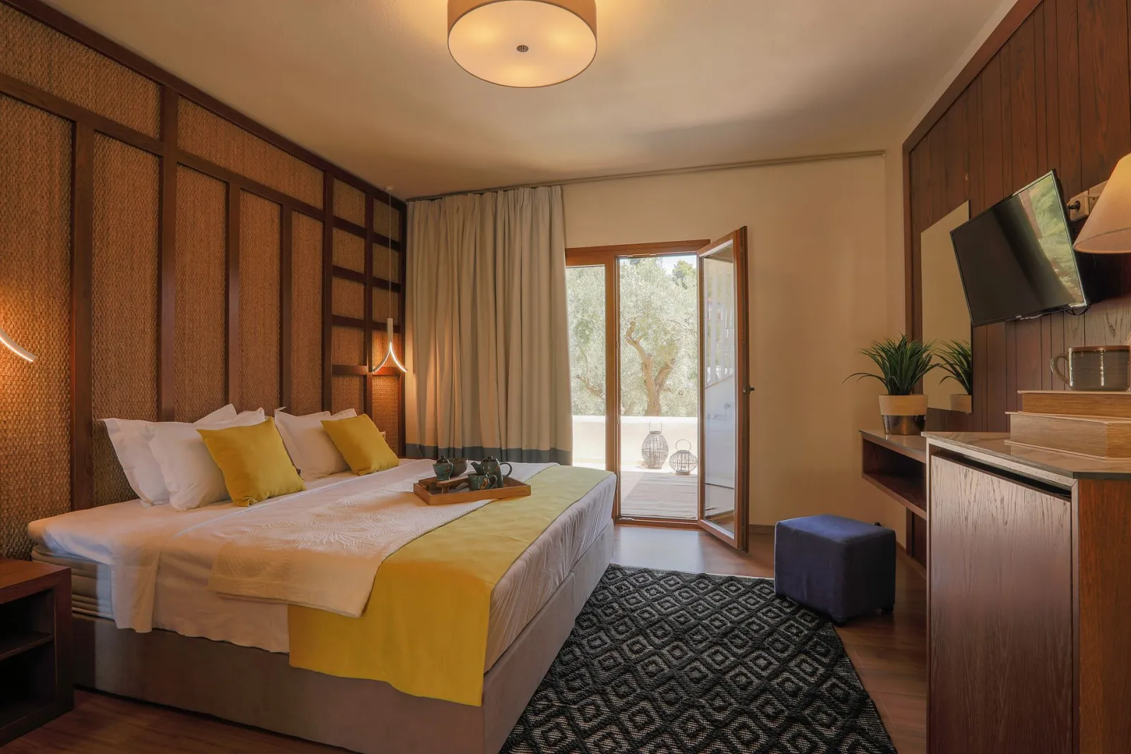 Suite with outdoor Hot Tub