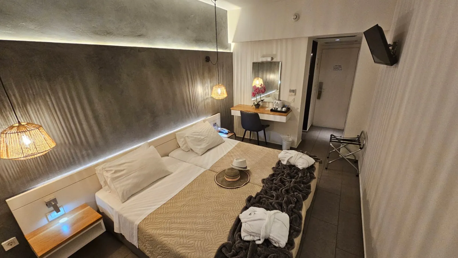 Superior Double Room with outdoor Jacuzzi