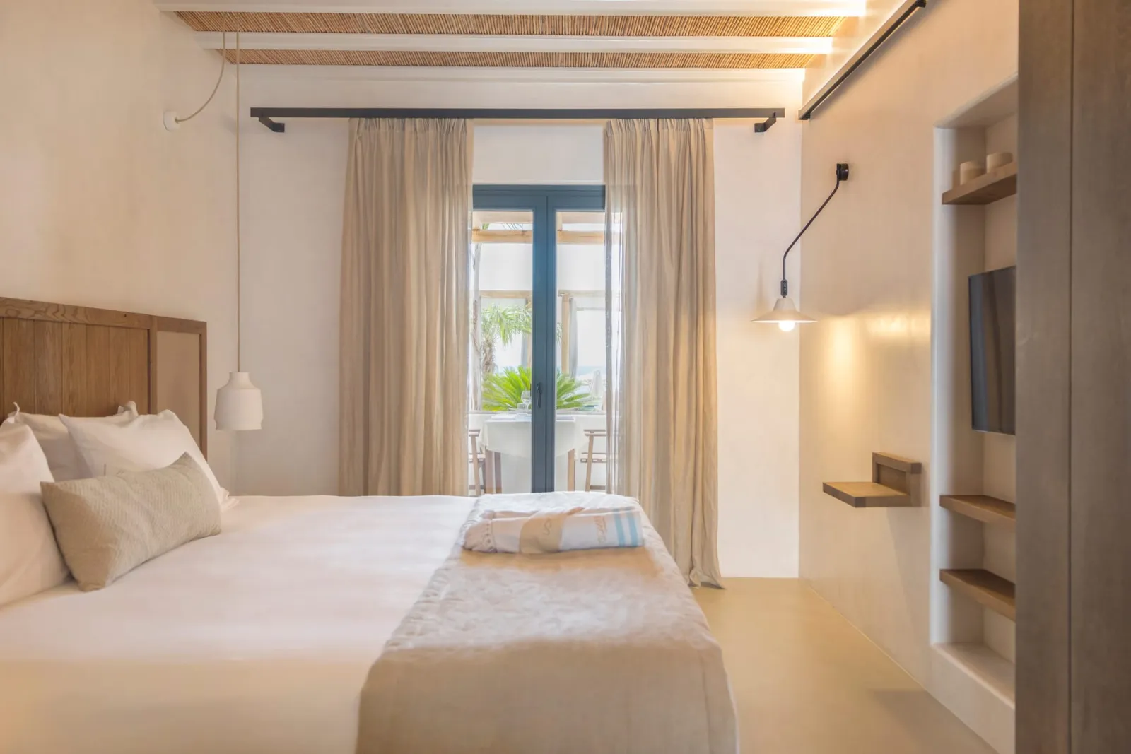 Deluxe Room Pool &amp; Sea View