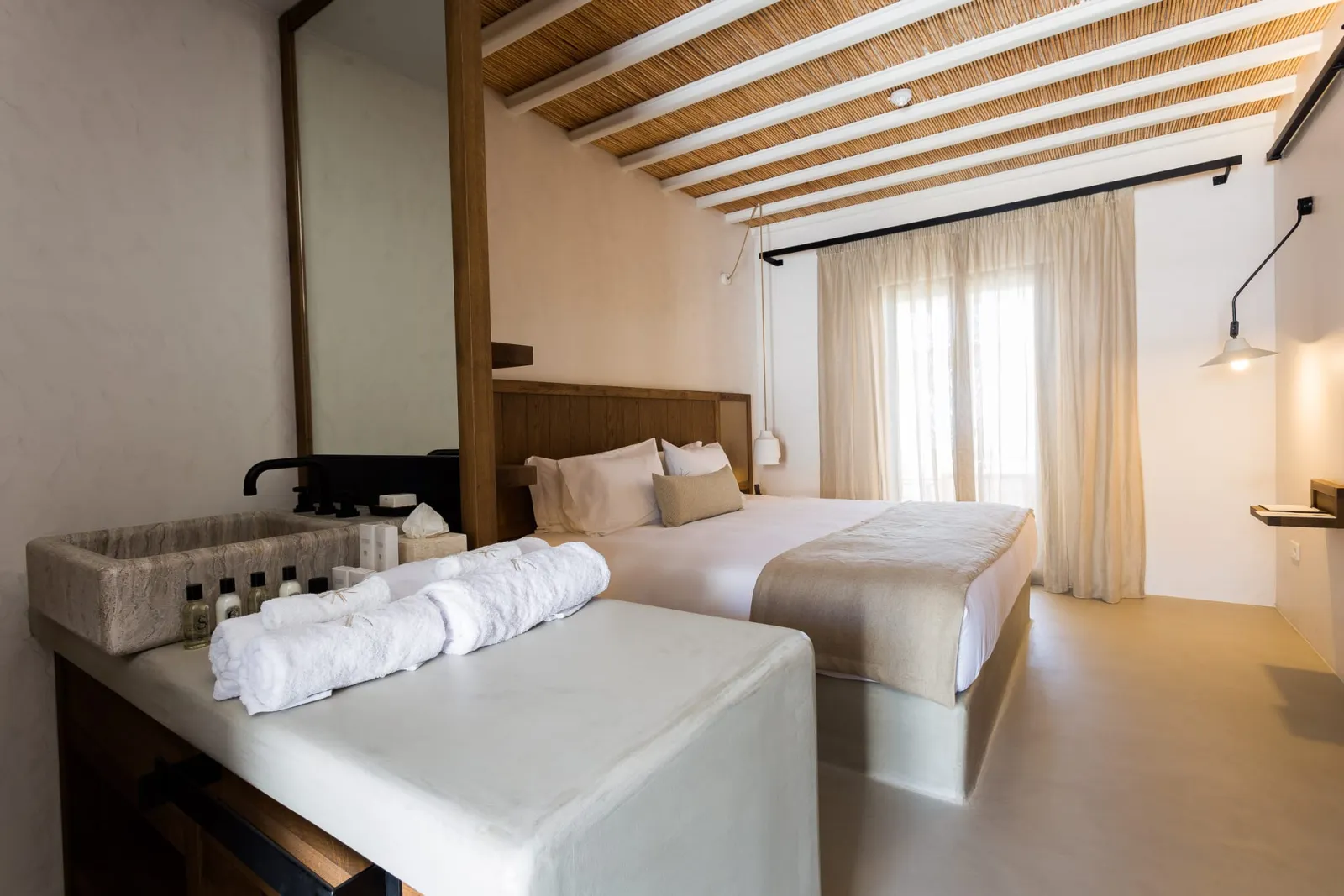 Deluxe Room Pool &amp; Sea View