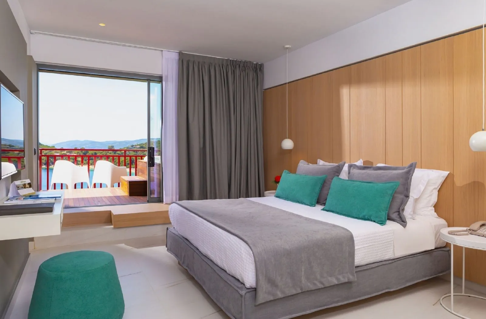 Suite with outdoor Jacuzzi &amp; Panoramic Sea View