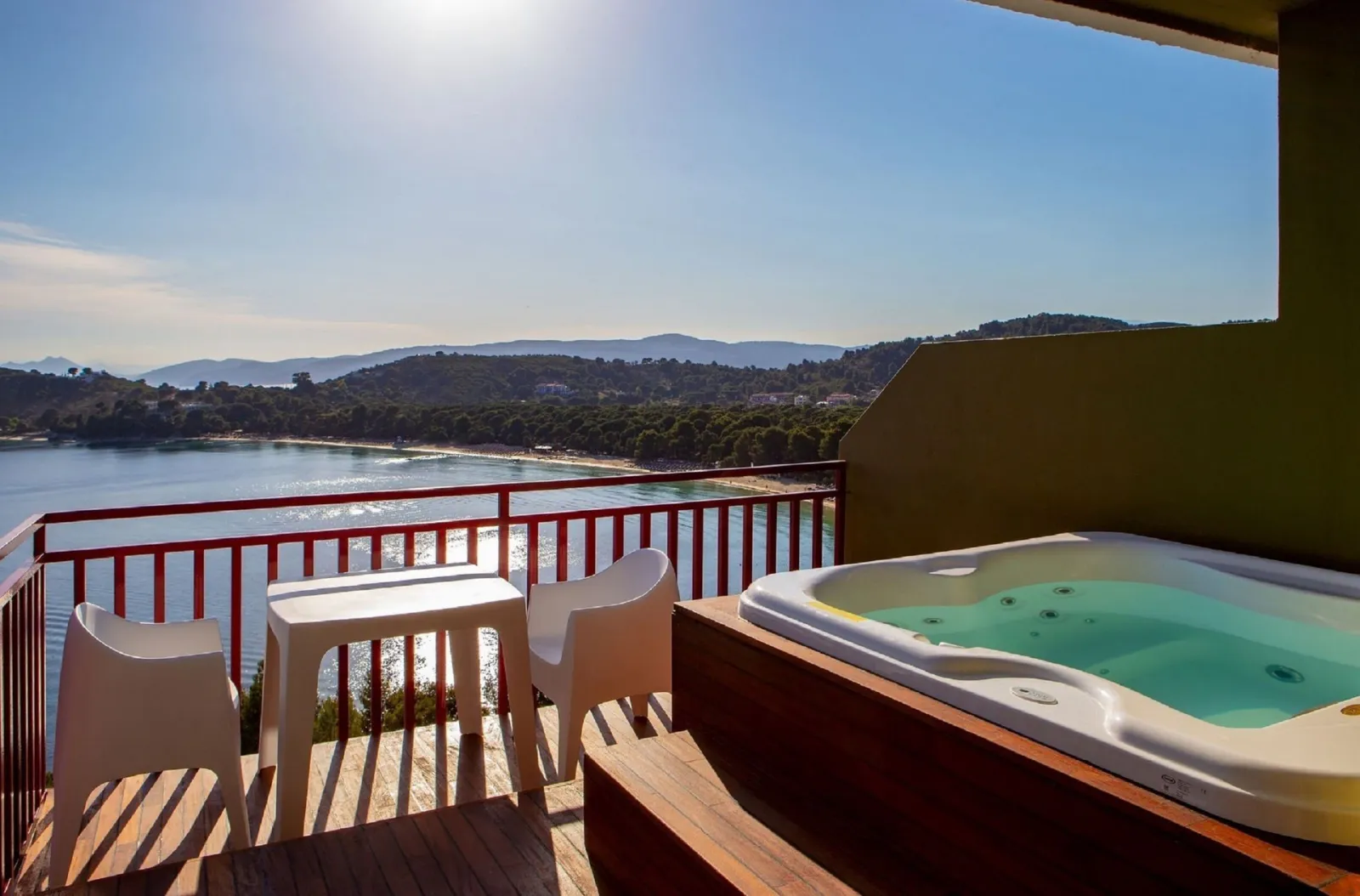 Double Suite with outdoor Jacuzzi &amp; Panoramic Sea View