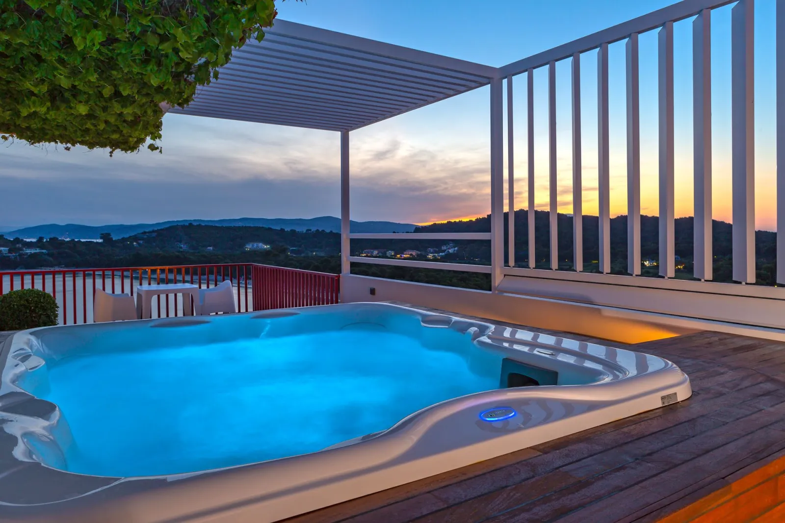 Double Suite with outdoor Jacuzzi & Panoramic Sea View
