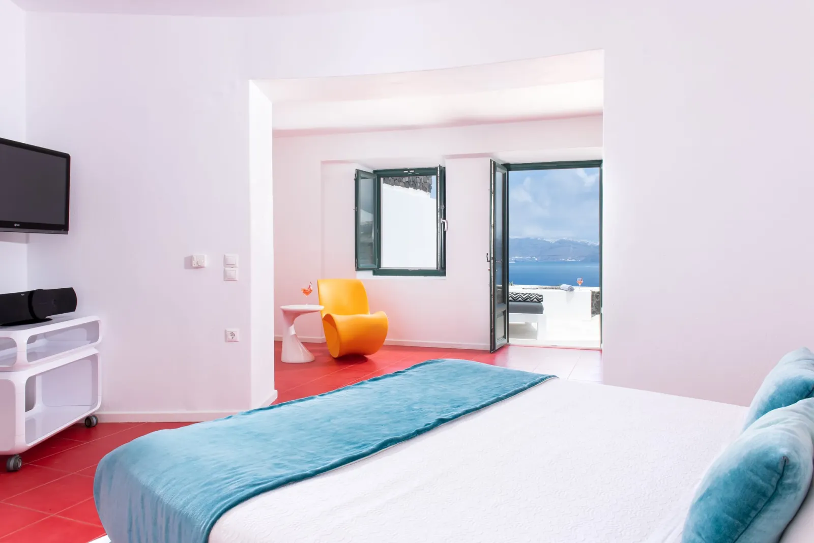 Deluxe Suite with Hot Tub and Panoramic Volcano View