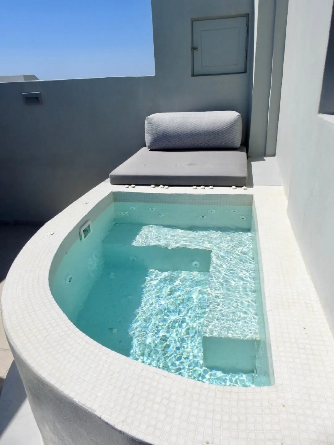 Suite with Hot Tub and Caldera View Firostefani