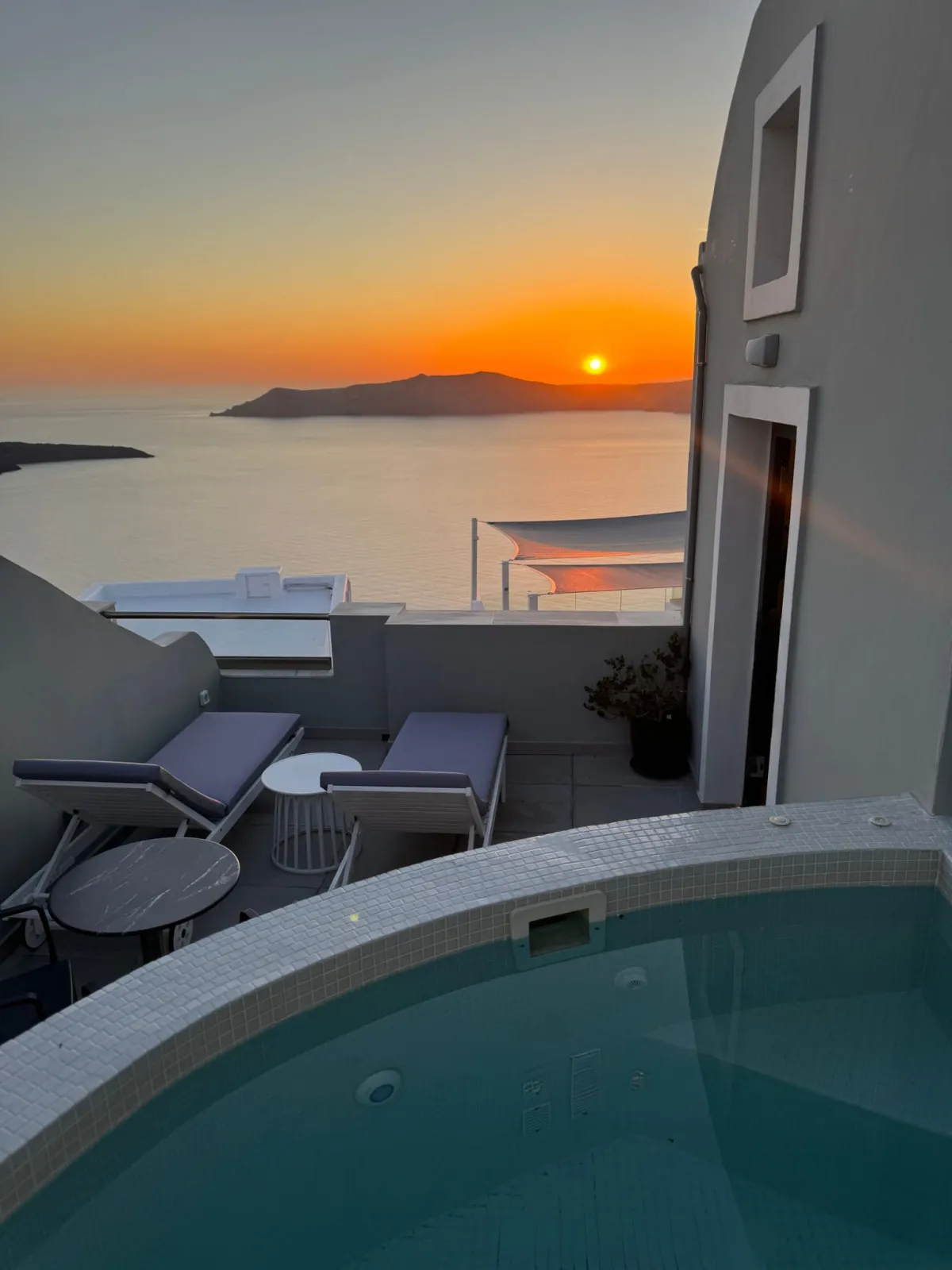 Superior Suite with Hot Tub and Caldera View Firostefani