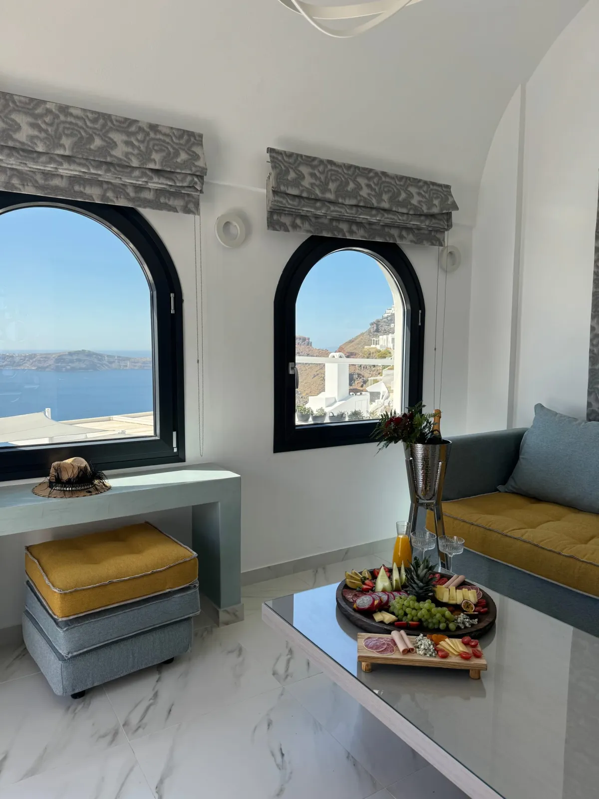 Superior Suite with Hot Tub and Caldera View Firostefani