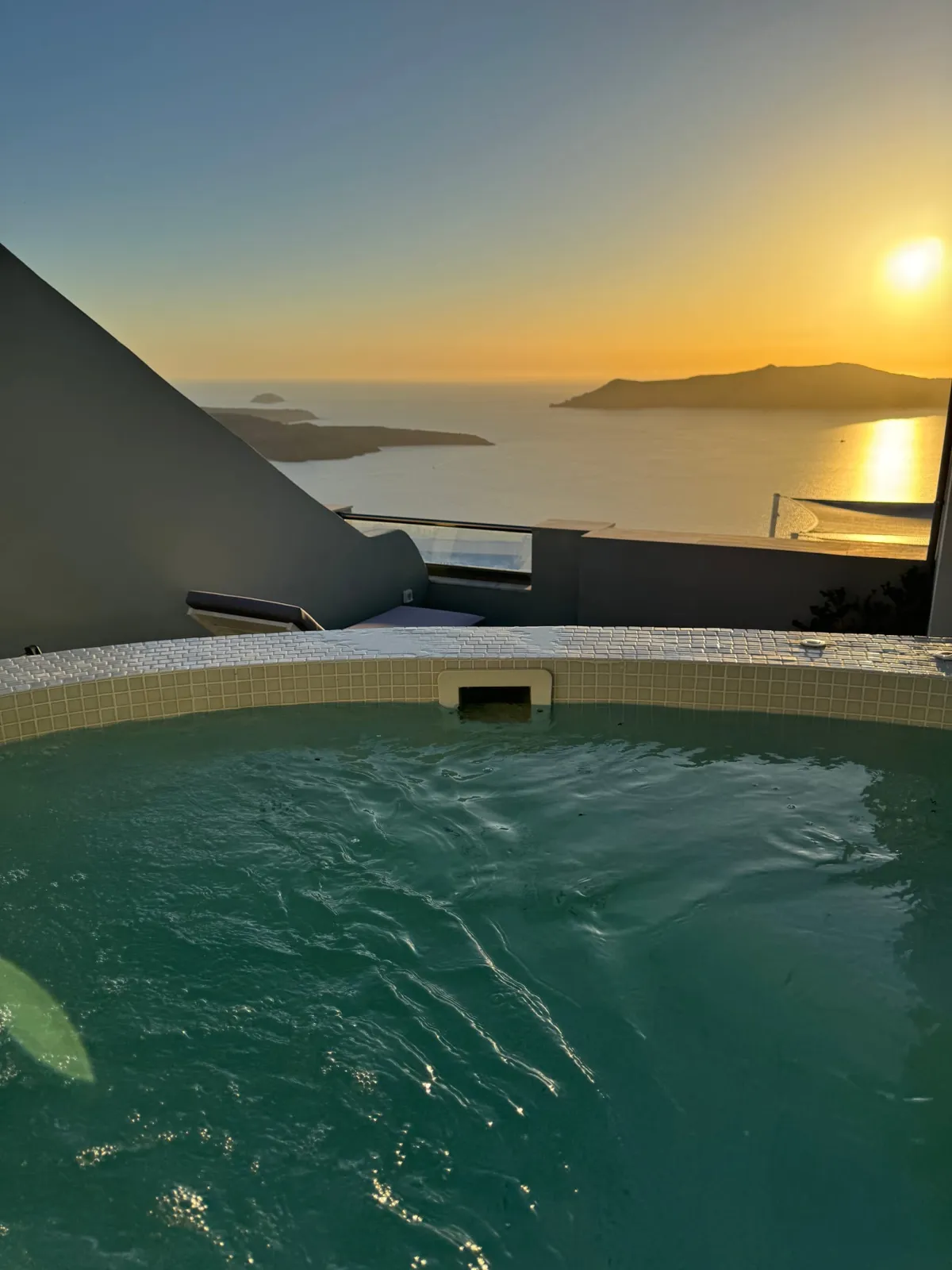 Superior Suite with Hot Tub and Caldera View Firostefani