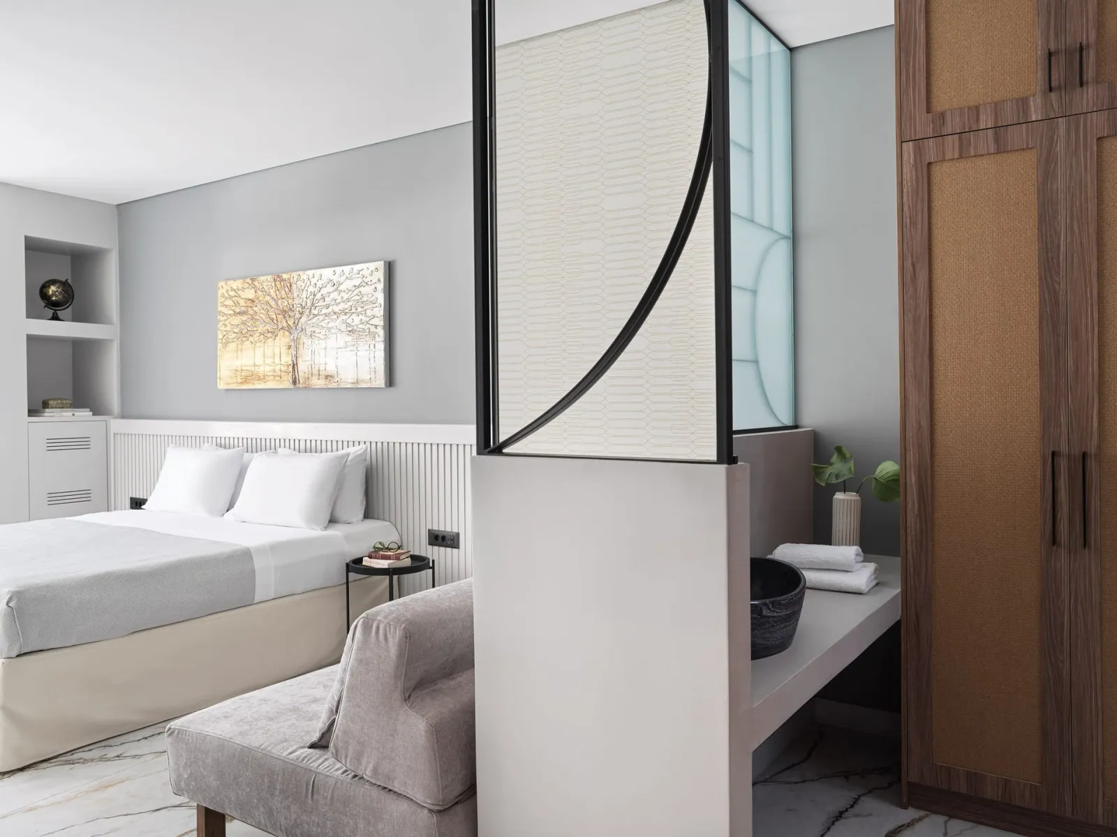 Deluxe Suite with Balcony