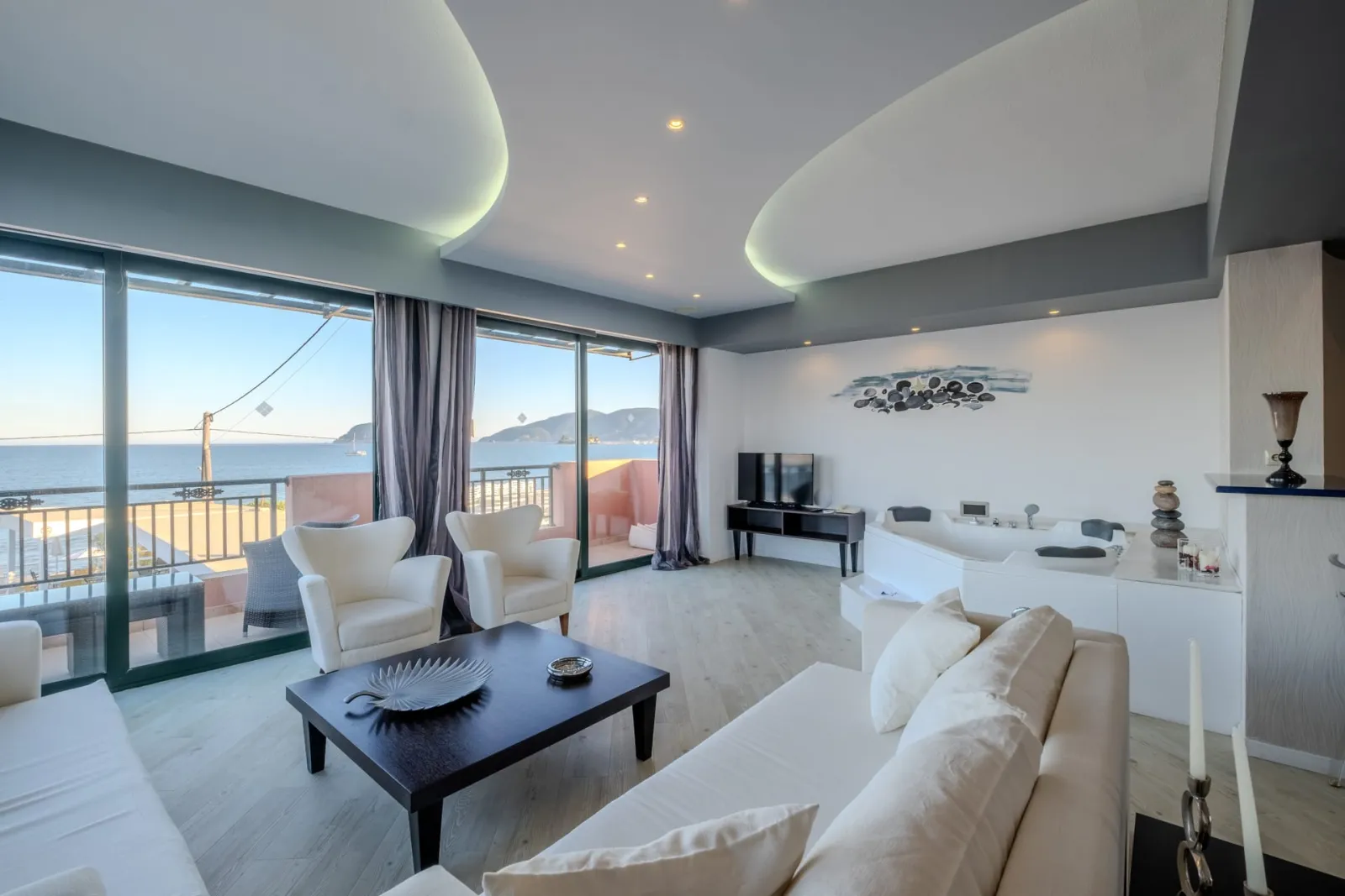 Thalassa Suite
