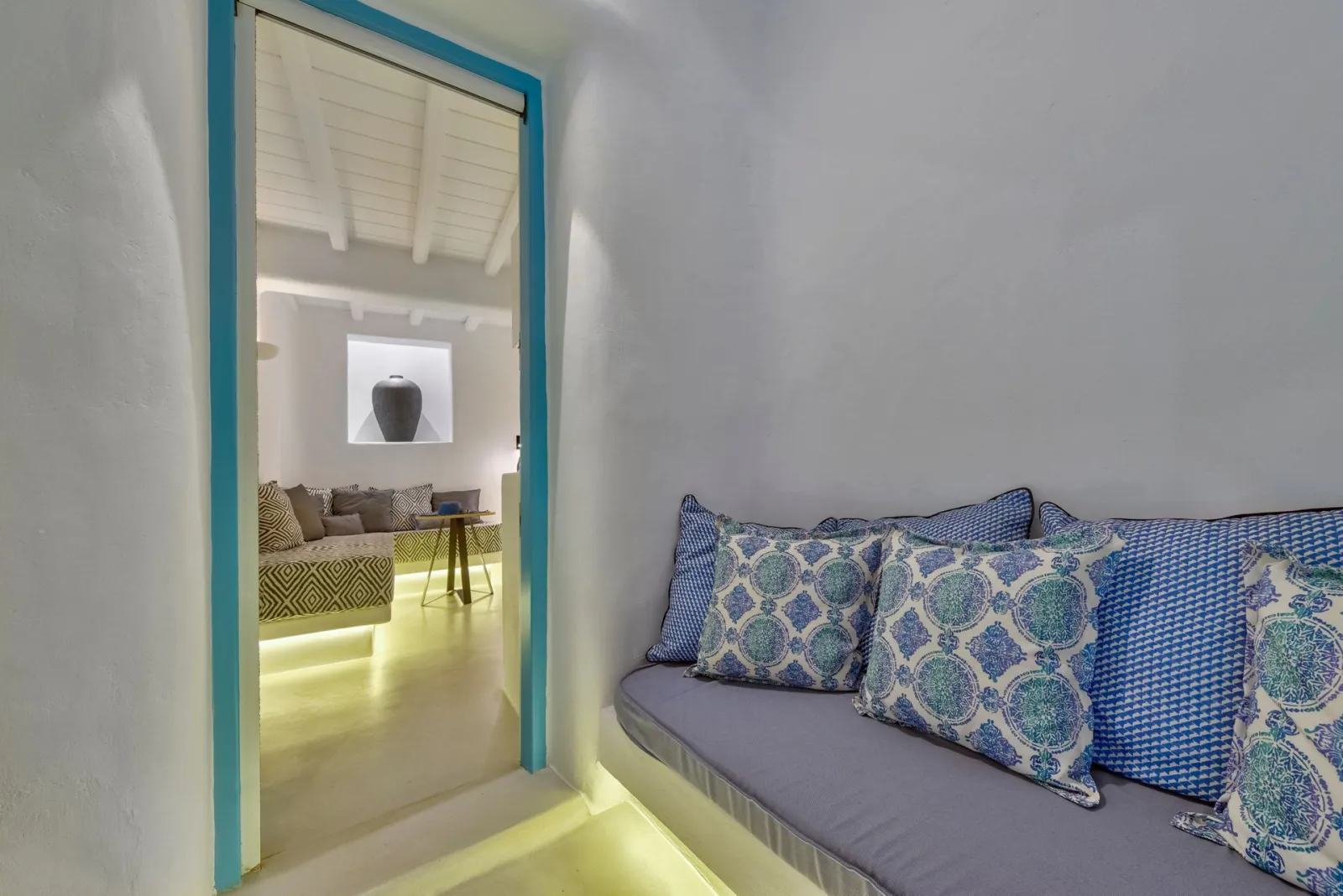 Cave Suite Outdoor Jetted Tub