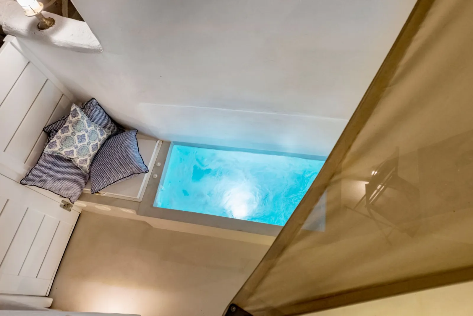 Cave Suite Outdoor Jetted Tub