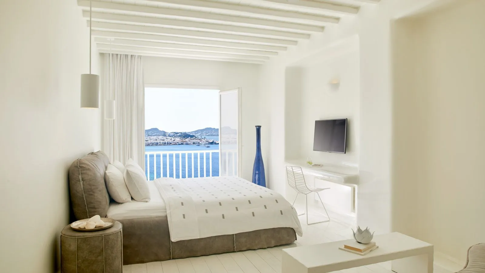 Classic room side sea view