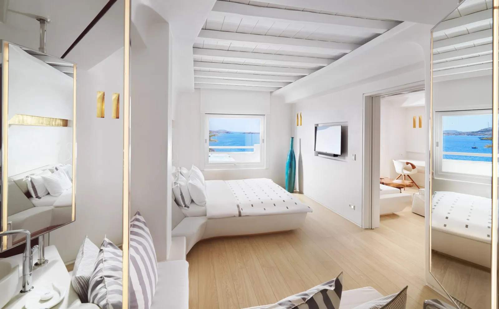 Suite with Outdoor Hot Tub