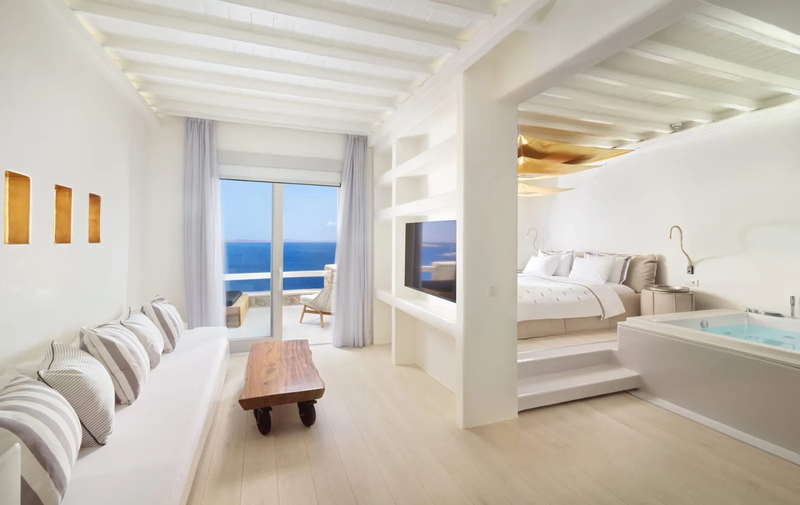 Suite with Outdoor Hot Tub
