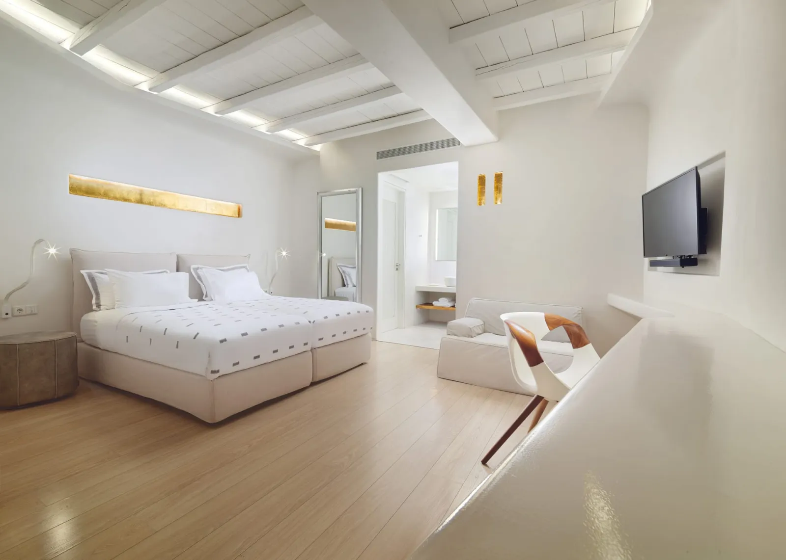 Suite 2 Bedroom with Hot Tub