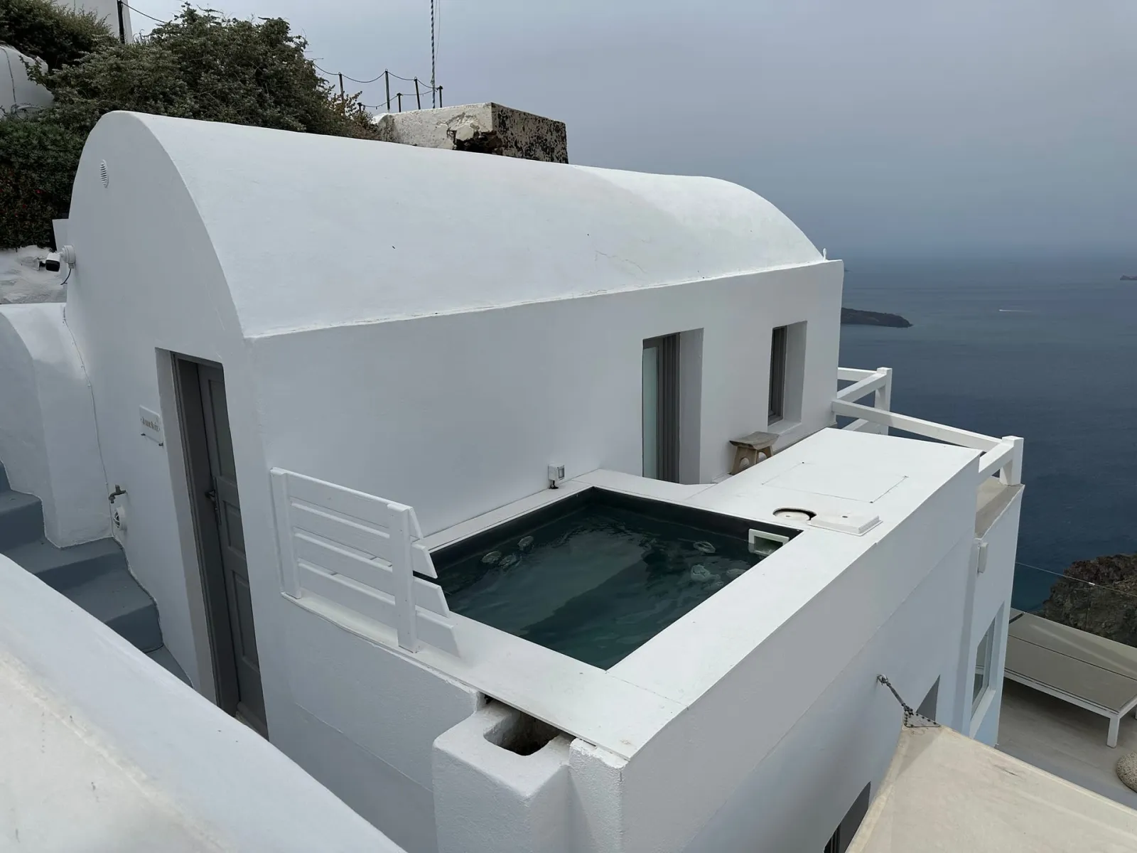 Junior Suite with outdoor Hot tub &amp; Caldera View