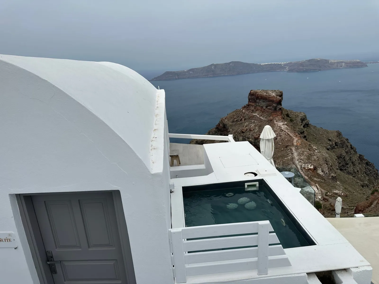 Junior Suite with outdoor Hot tub &amp; Caldera View