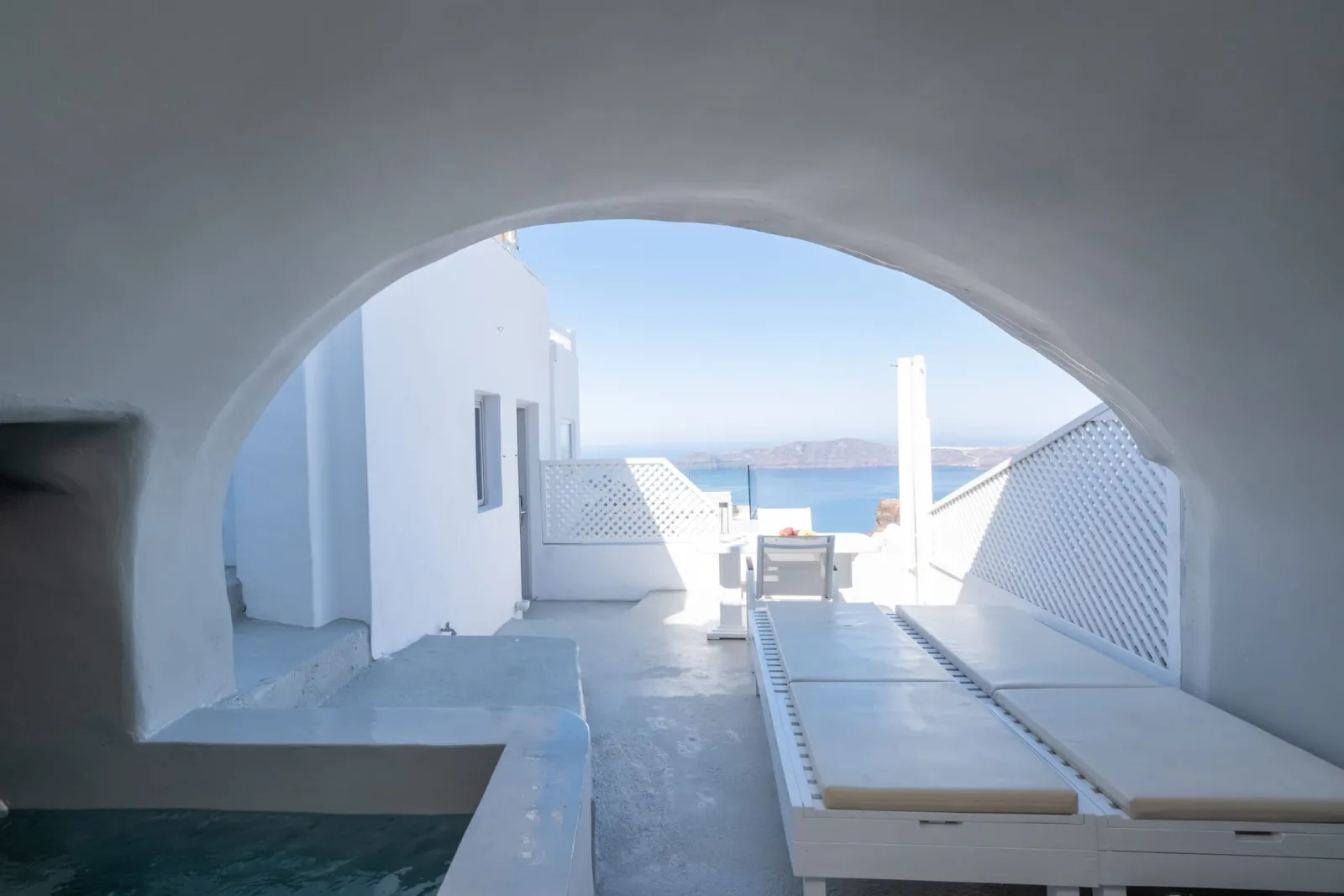 Cave Suite with Outdoor Heated Plunge Pool and Caldera View