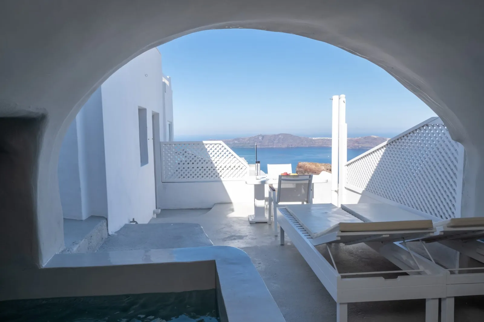 Cave Suite with Outdoor Heated Plunge Pool and Caldera View