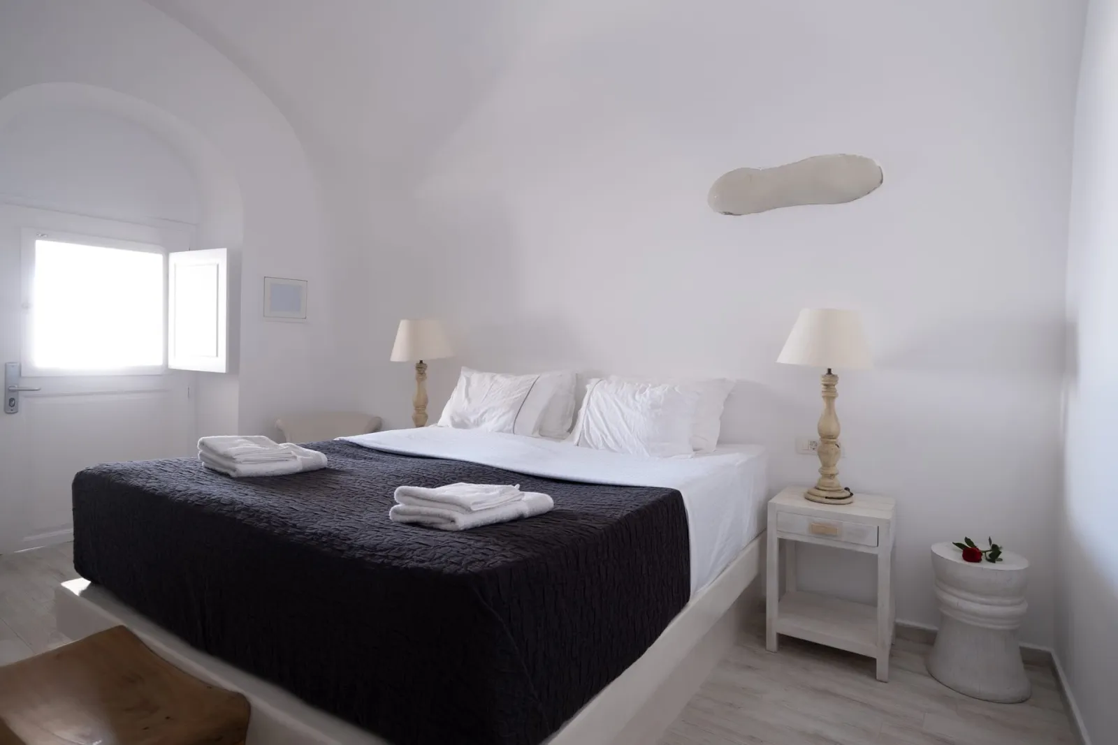Cave Suite with Outdoor Heated Plunge Pool and Caldera View