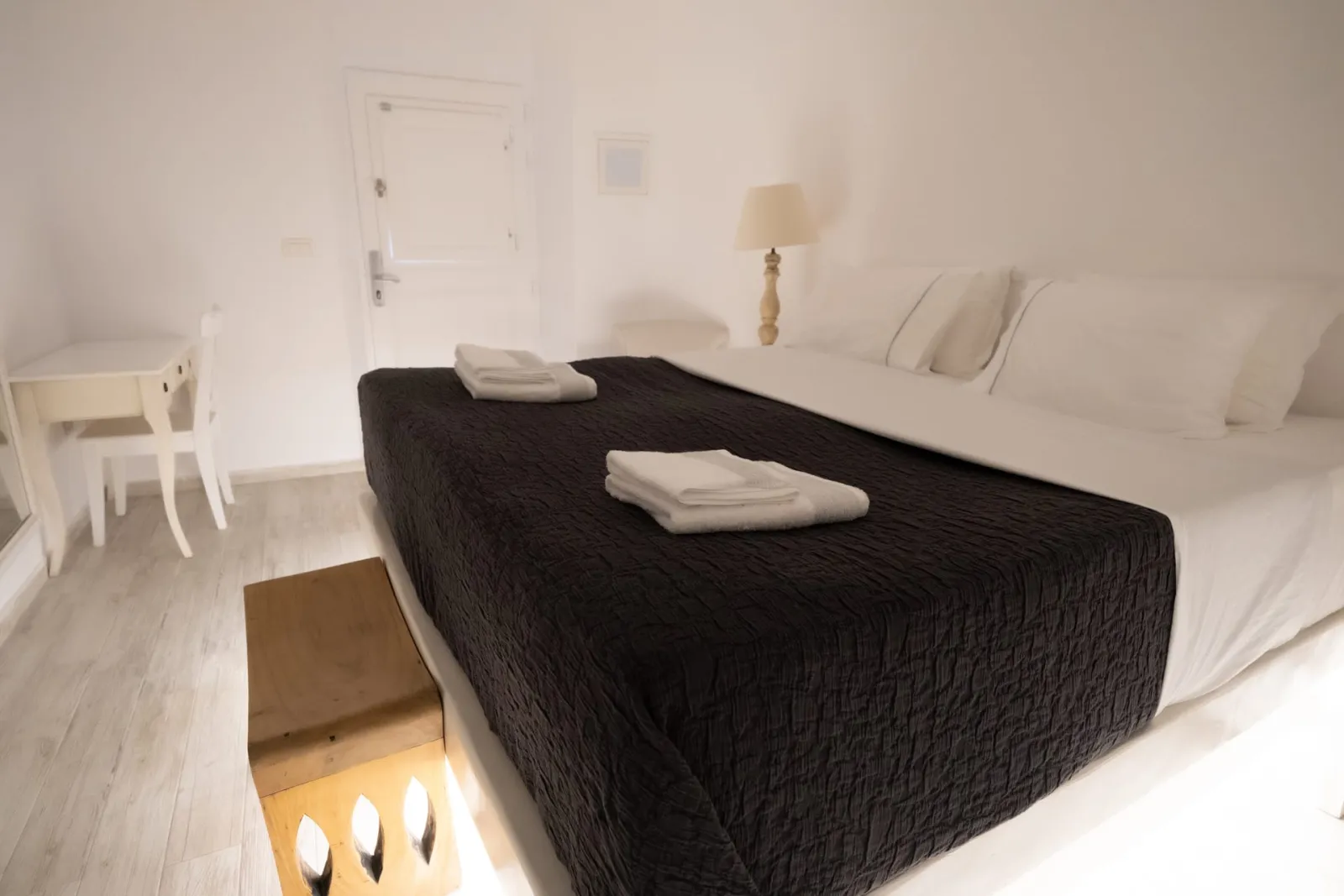 Cave Suite with Outdoor Heated Plunge Pool and Caldera View