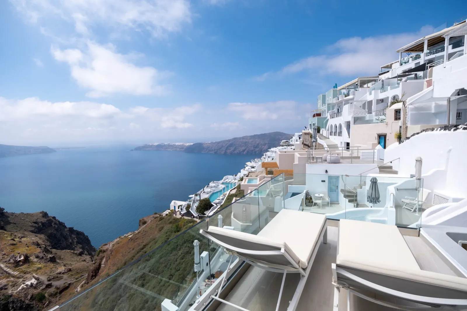 Deluxe Suite with Indoor Ηot Τub and Caldera View
