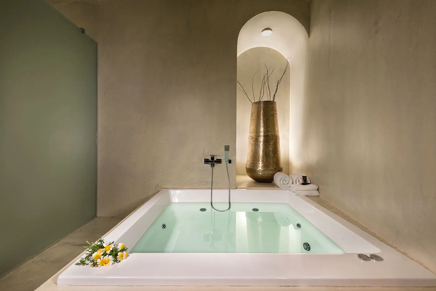 Executive Cave Suite with Hot Tub