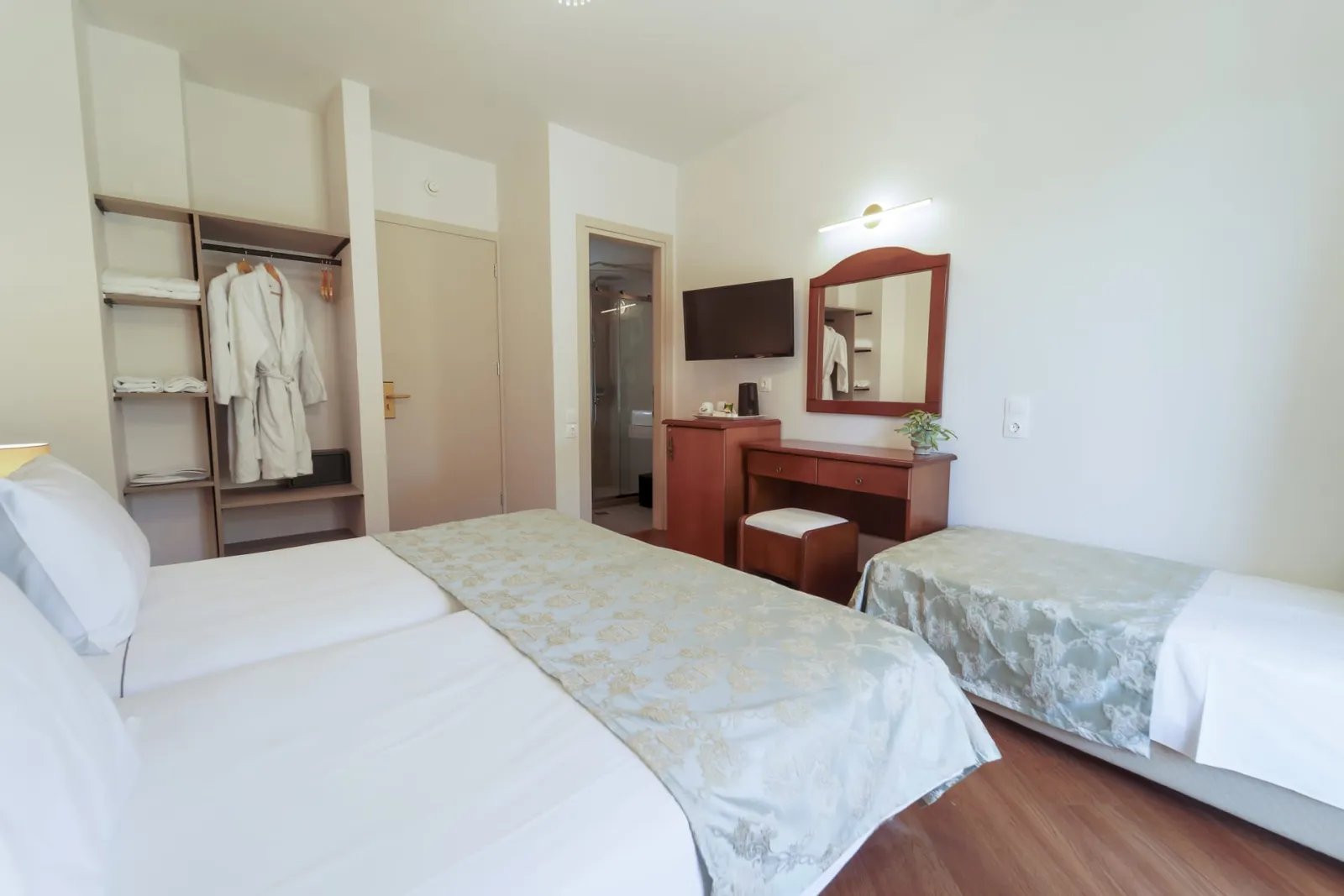 Premium Comfort Triple Room
