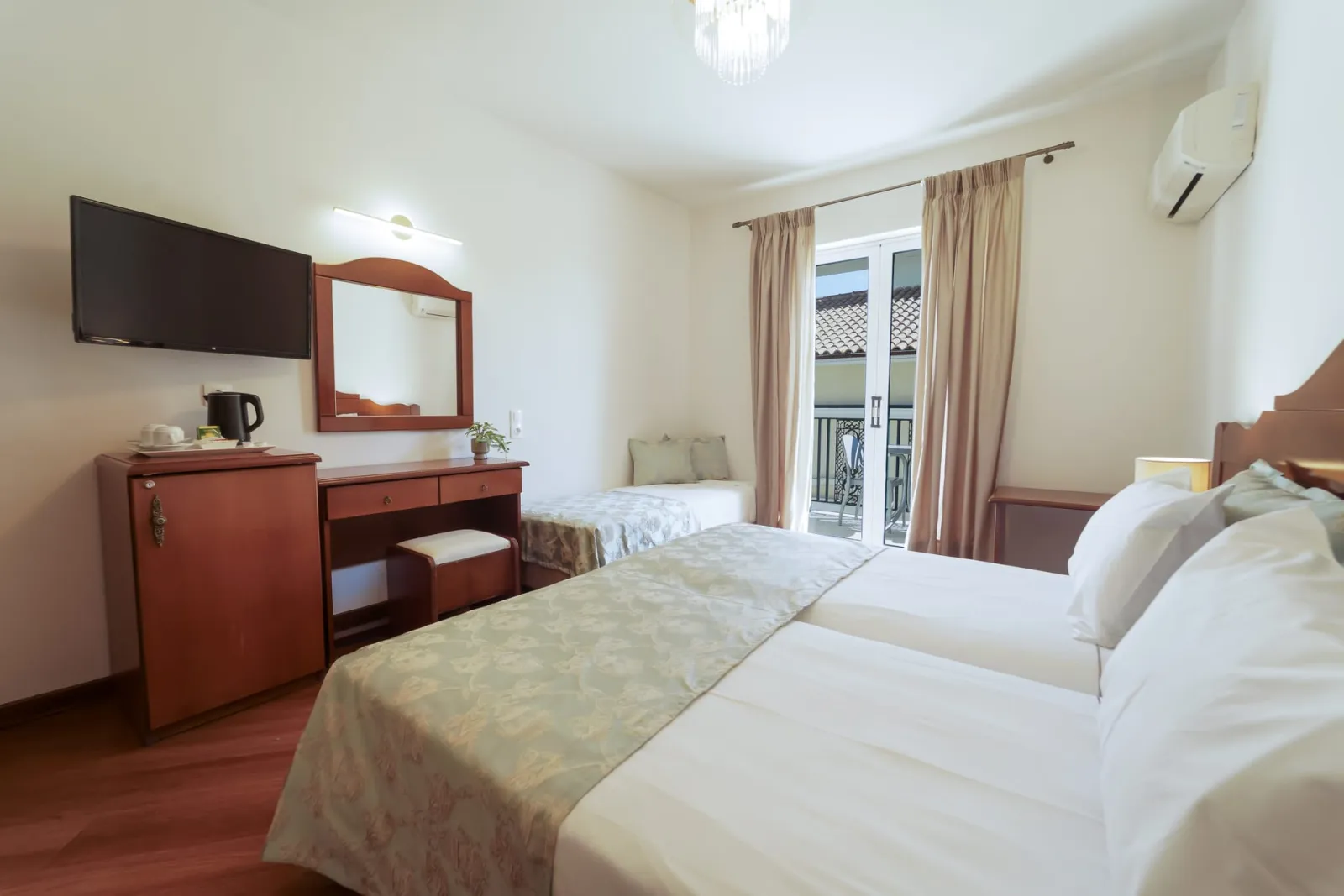 Premium Comfort Triple Room