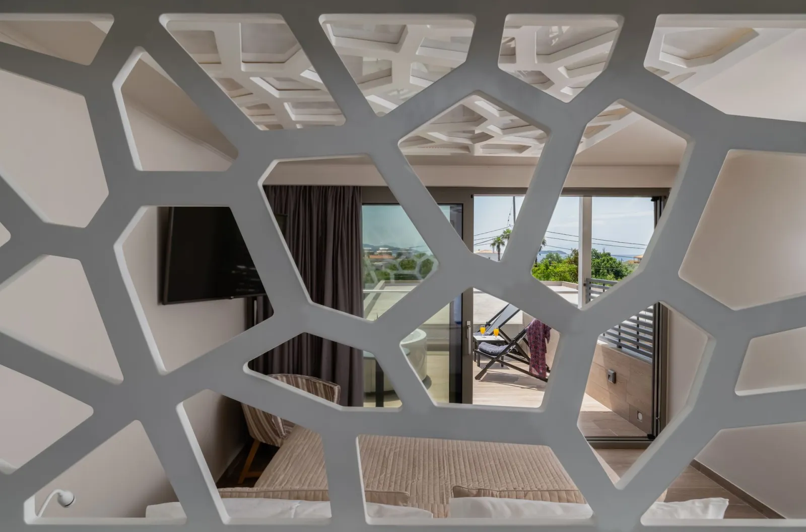 Deluxe Suite with Indoor or Outdoor Jacuzzi Garden View &amp; Limited Sea View