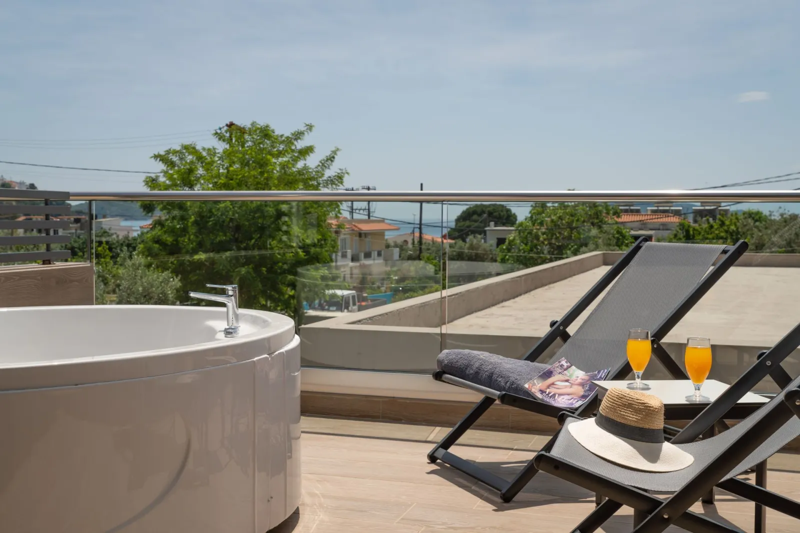 Deluxe Suite with Indoor or Outdoor Jacuzzi Garden View &amp; Limited Sea View