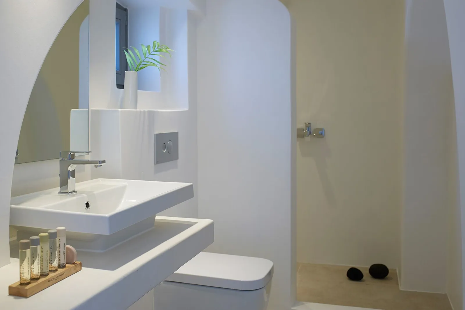Superior Room with Jetted Tub &amp; Pool View - 28m²