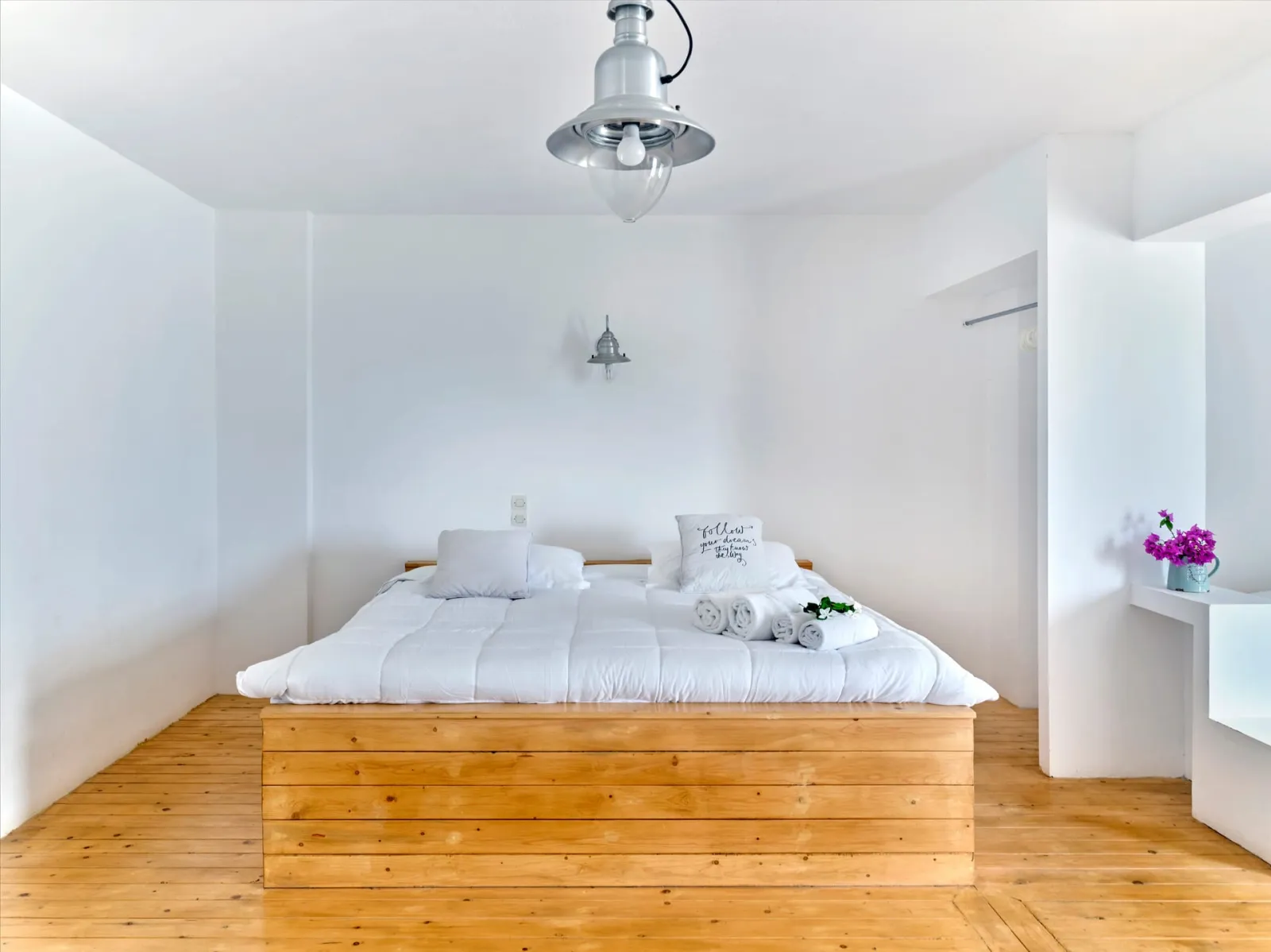 White & Blue Comfort Apartment
