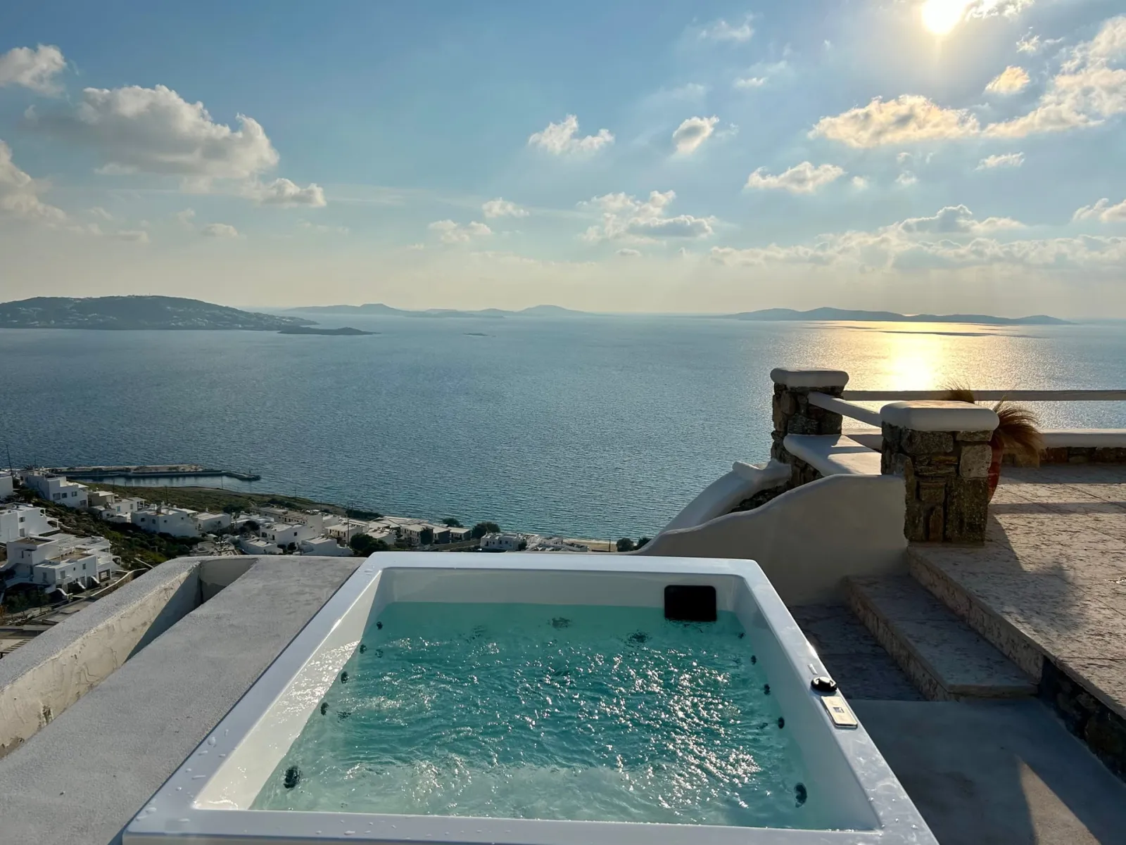 Τhe Lovers Seaview Suite with Outdoor Hot Tub