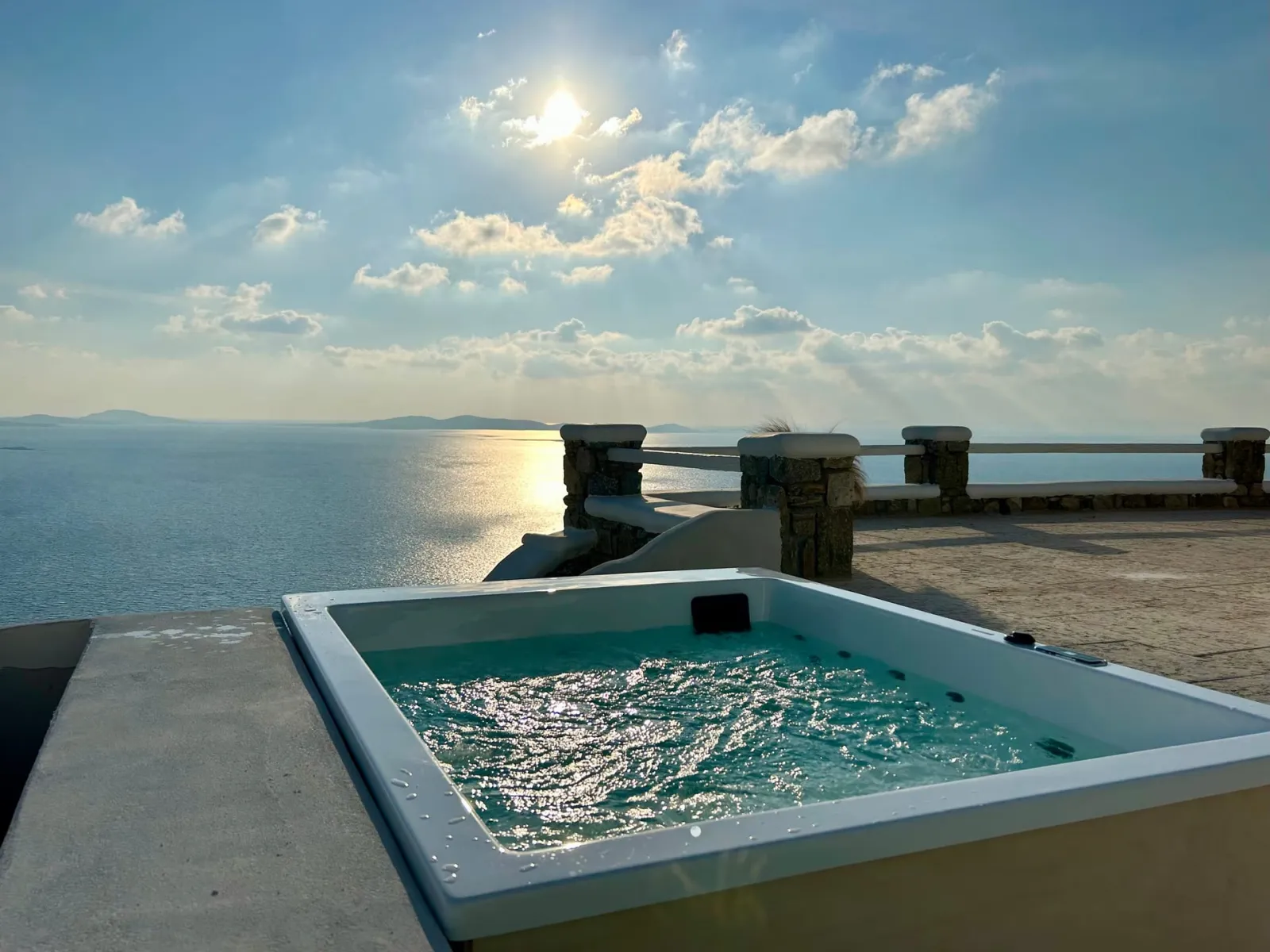 Τhe Lovers Seaview Suite with Outdoor Hot Tub