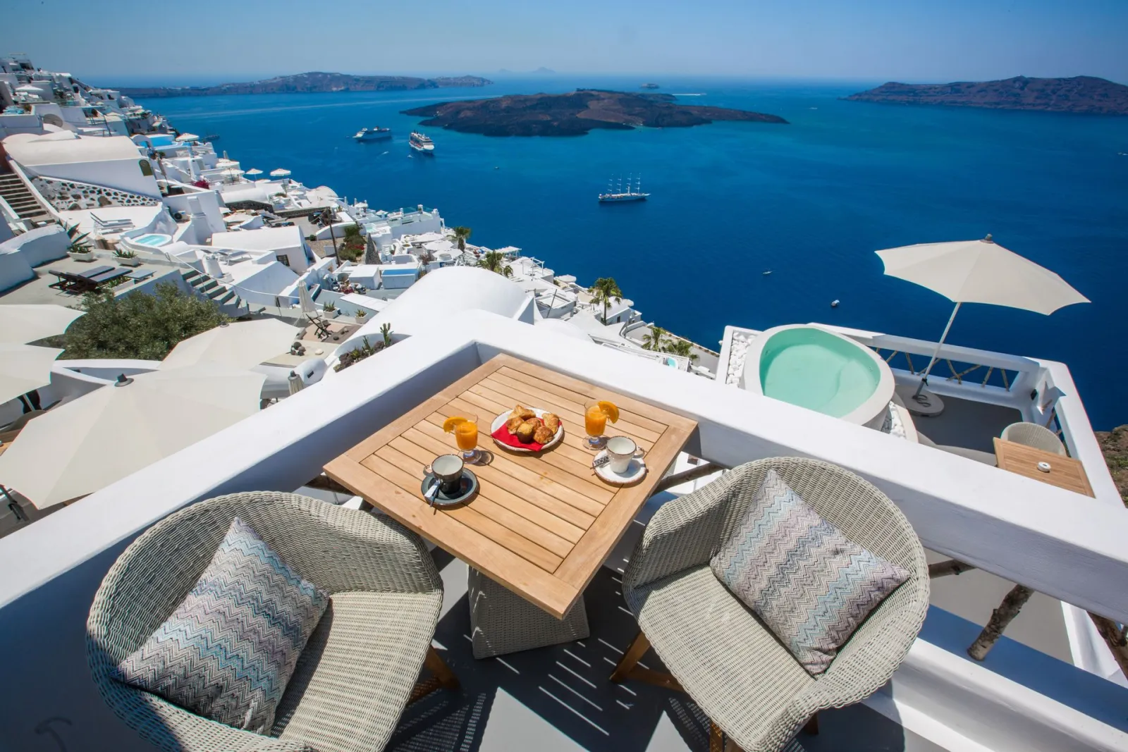2 Chic Suite Outdoor Jacuzzi Caldera View
