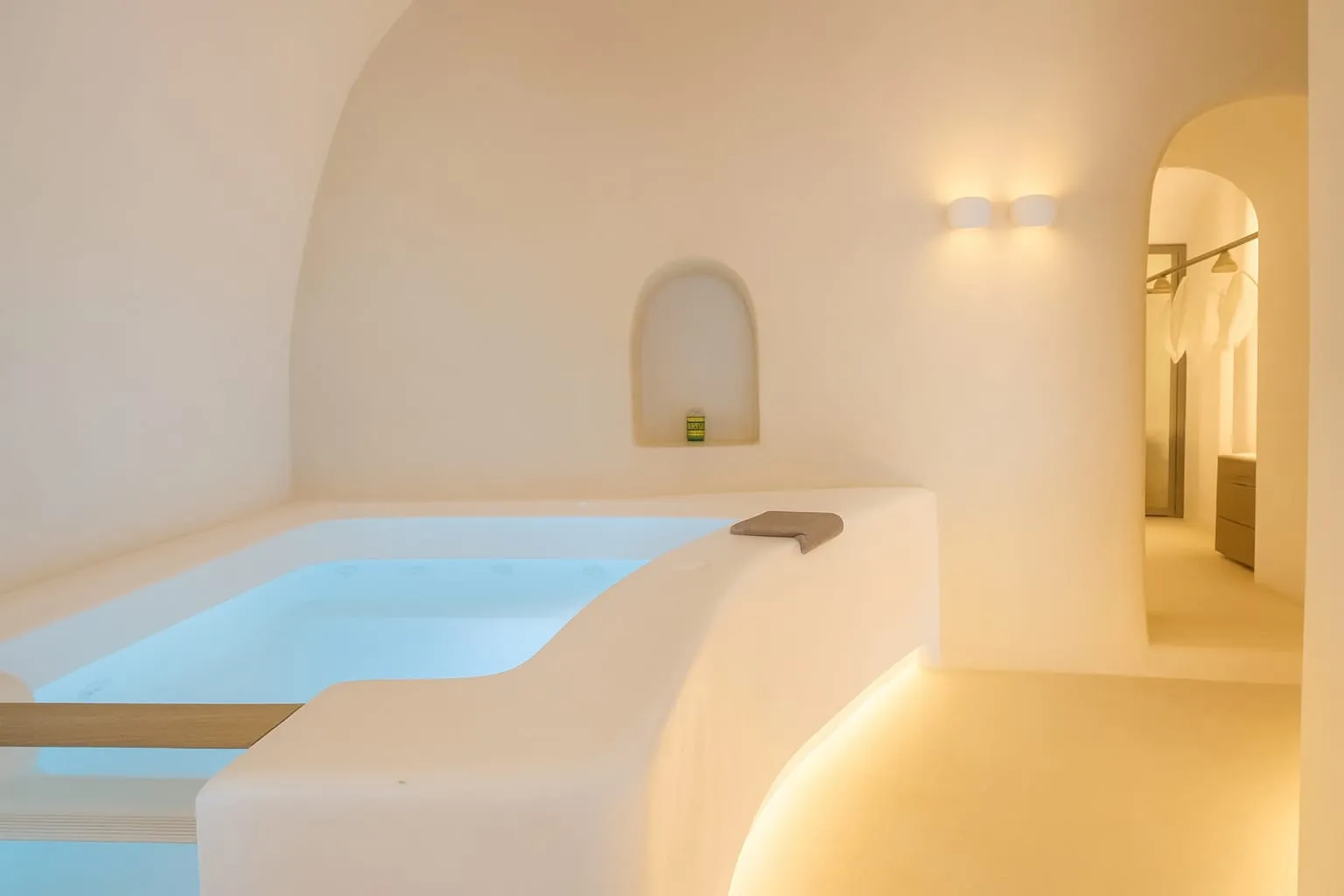 3 Junior Suite Indoor Jacuzzi Caldera View