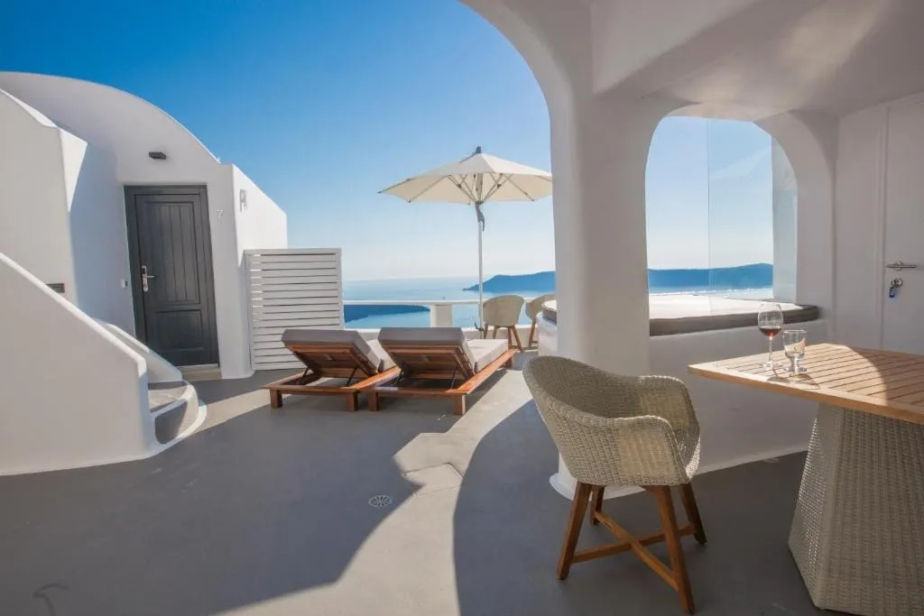8 Cliff Cave Suite