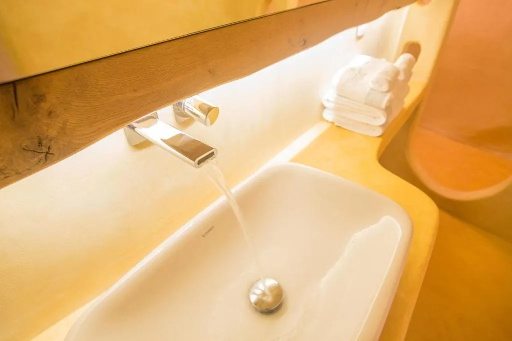 8 Cliff Cave Suite