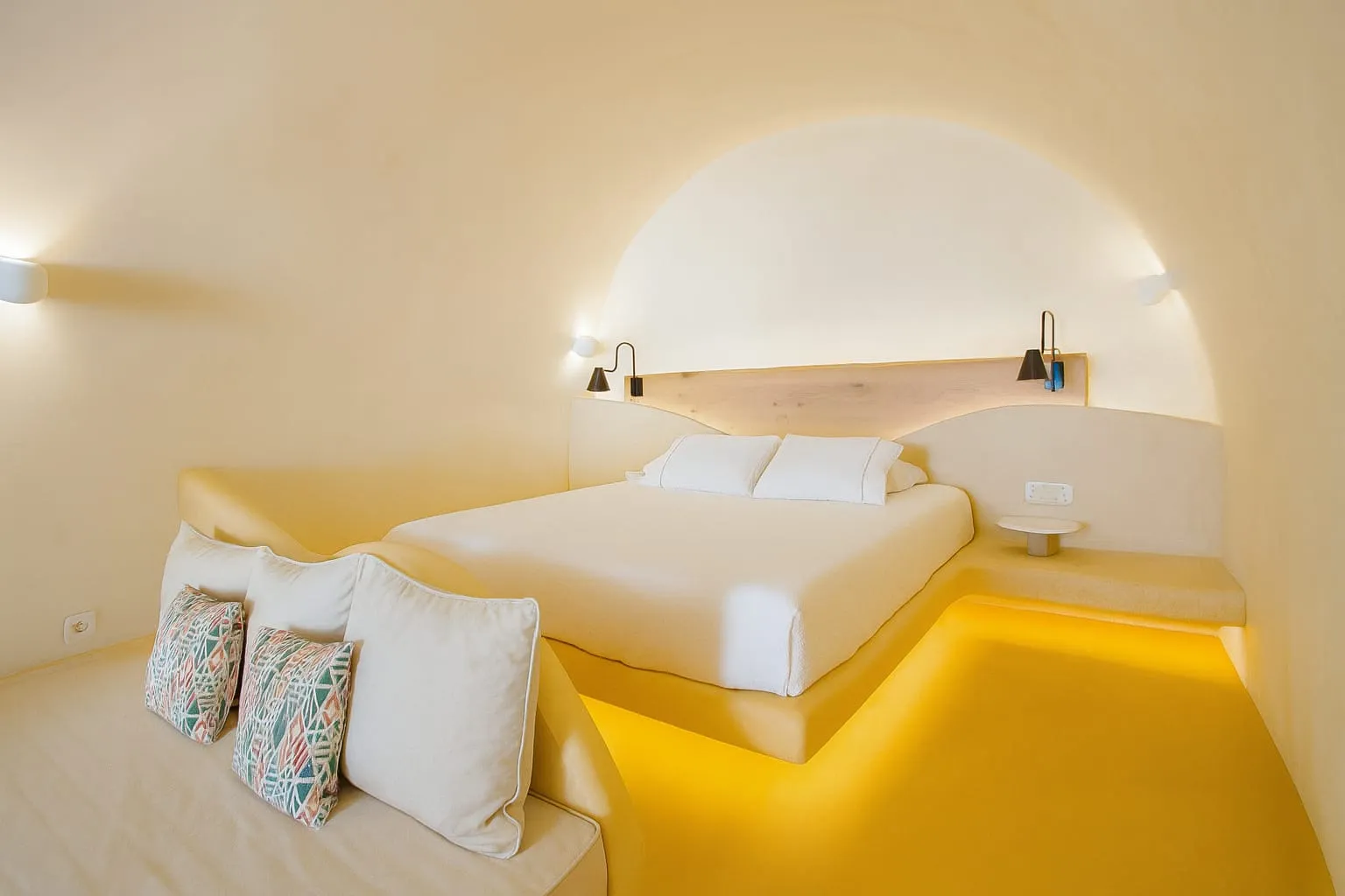 8 Cliff Cave Suite