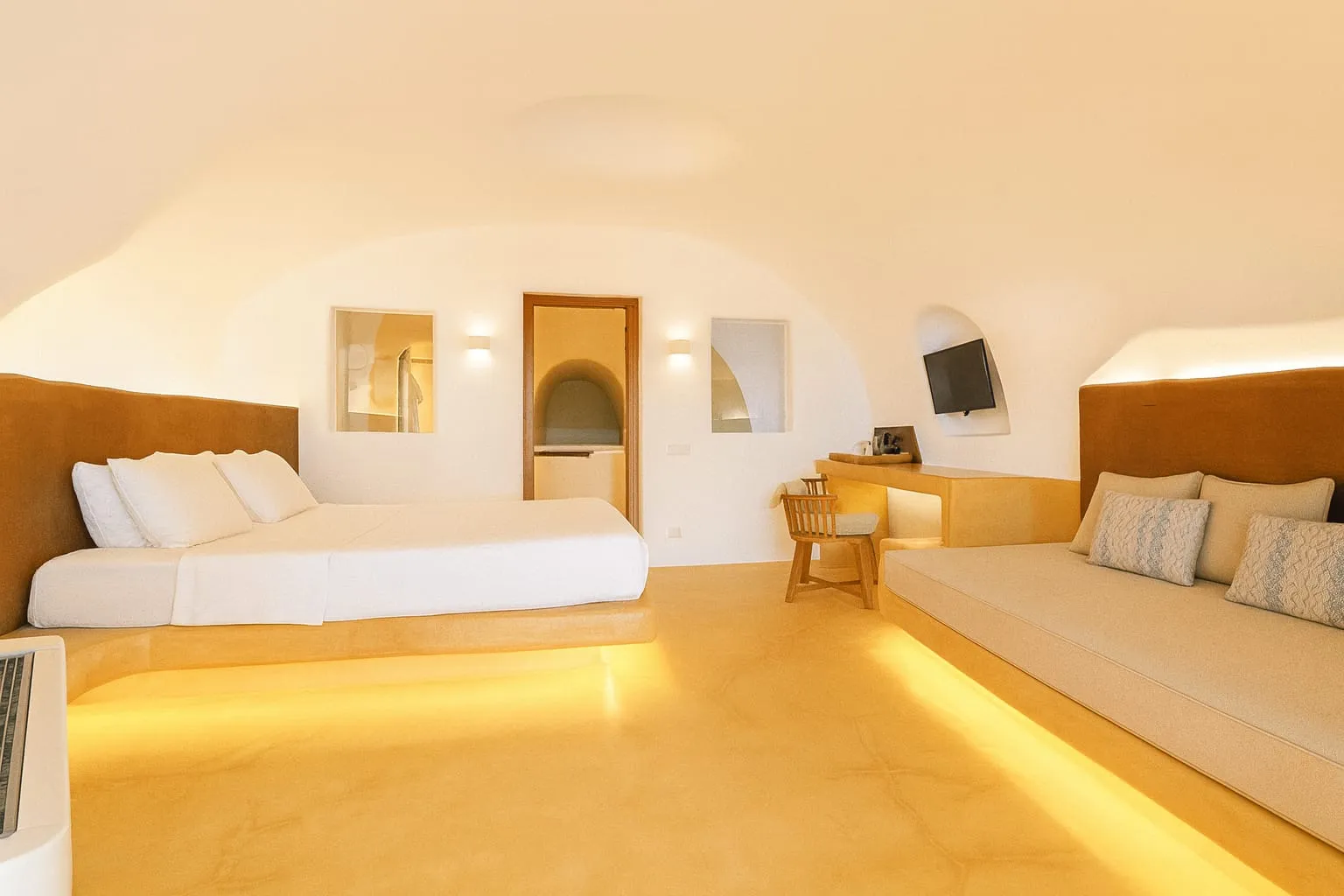 9 Deluxe Cliff Cave Suite (Indoor Massage Pool)