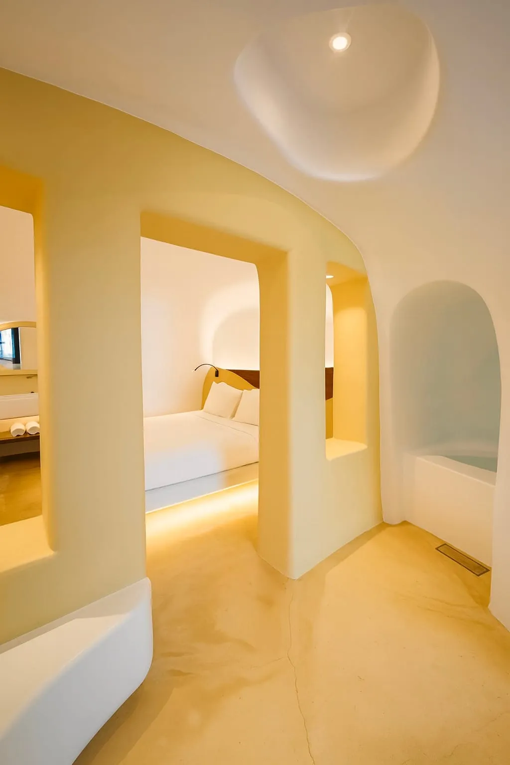 10 Deluxe Cliff Cave Suite (Indoor Massage Pool)